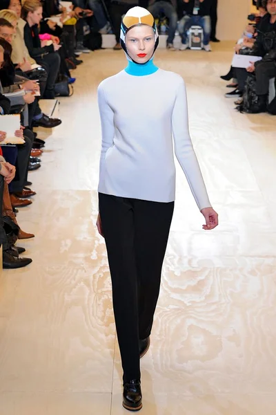 Look 7